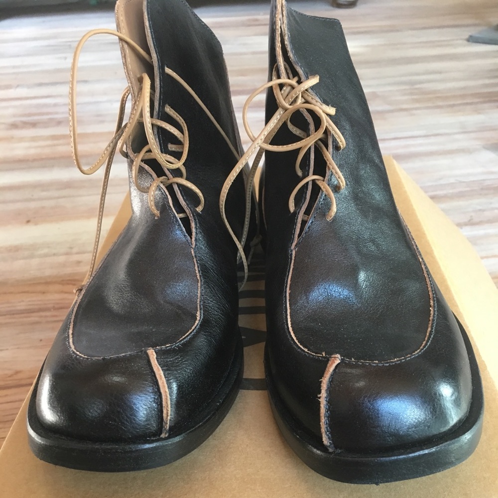 New!Cydwoq Slot Boots size 38.5 or 8.5.